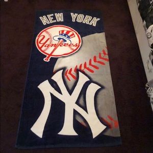 *GENUINE MERCHANDISE* New York Yankees beach towel